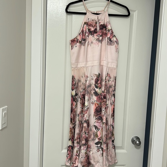 Chi Chi London cocktail dress - Picture 4 of 10